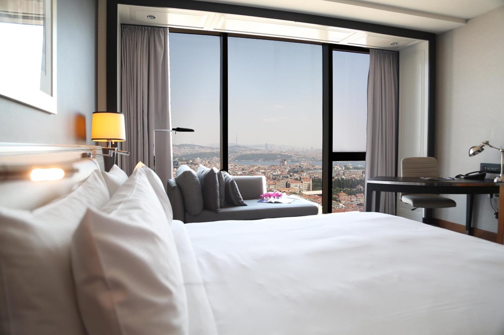 Hilton Istanbul Bomonti Hotel Bagian luar foto A room at the hotel